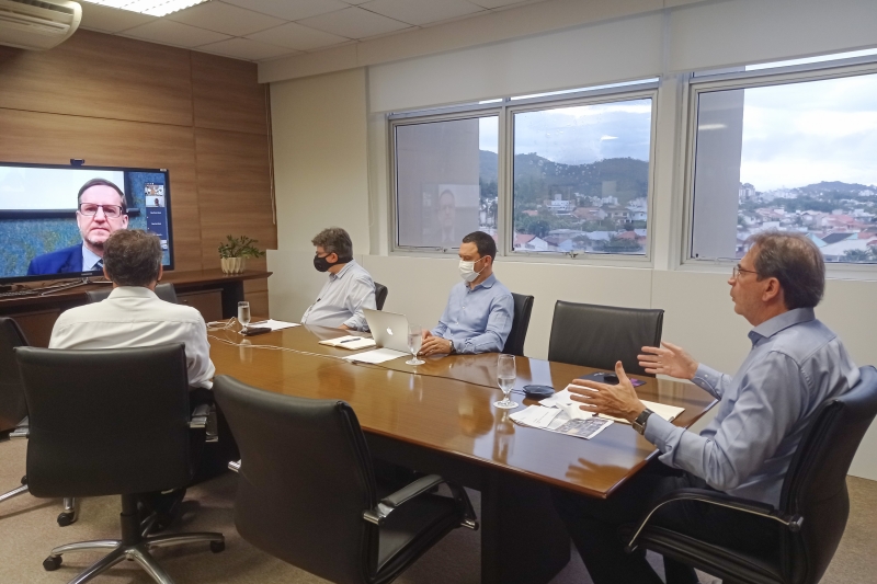 Presidente Mario Aguiar e diretores acompanharam a reunião virtual da comissão da Alesc