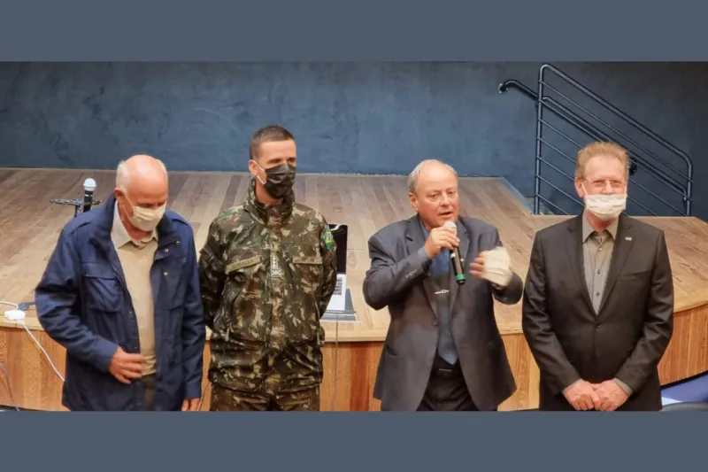 Coordenador do SisDIA de Inovação, Adhemar Machado Filho, comandante do 62º Batalhão de Infantaria, Ricardo Serrazes, presidente do Comdefesa, Cesar Olsen, e vice-presidente da FIESC para a região Norte-Nordeste, Evair Oenning 