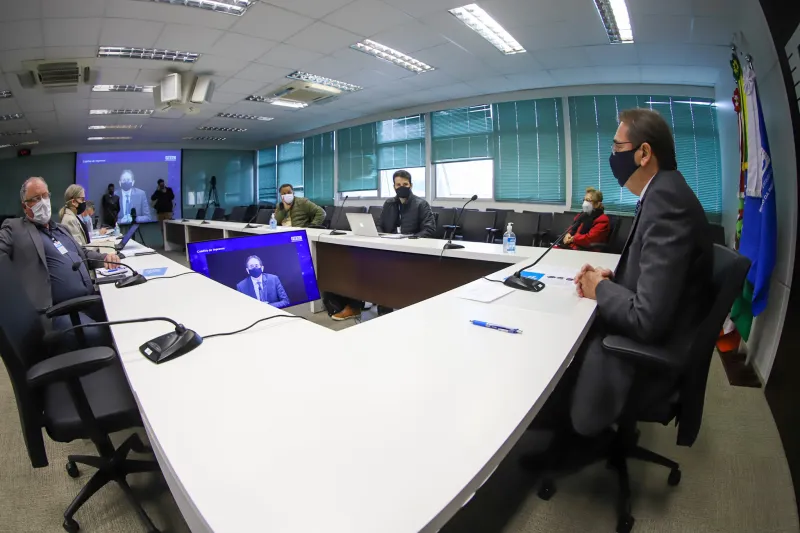 Presidente da FIESC, Mario Cezar de Aguiar, durante coletiva à imprensa, nesta quinta-feira, dia 12 (foto: Filipe Scotti)