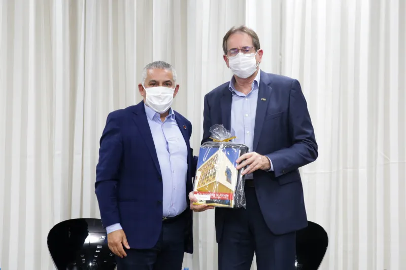 Presidente da FIESC, Mario Cezar de Aguiar (dir.) e presidente da ACIJ, Marco Corsini (foto: Carlos Júnior Fotografia/Acij)