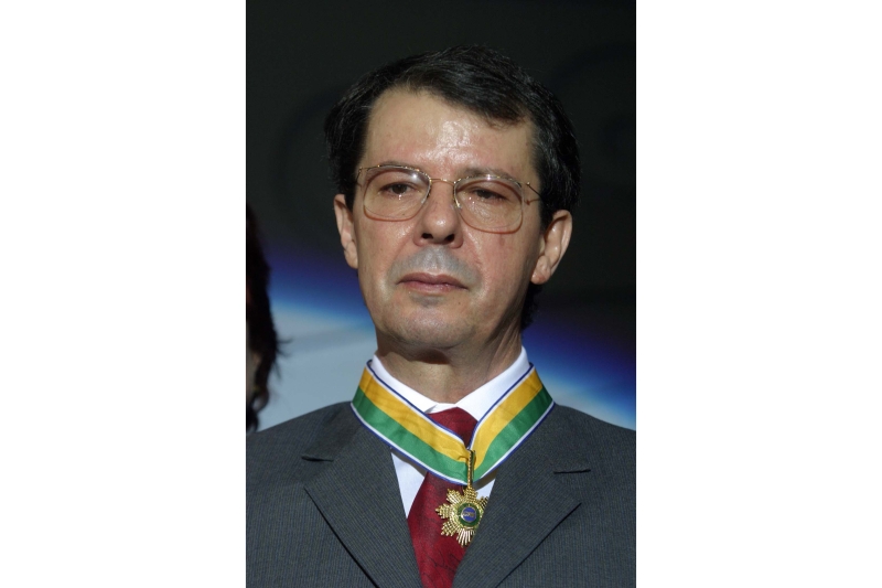 José Ferreira de Macedo quando de sua condecoração com a Ordem do Mérito da CNI (foto divulgação)