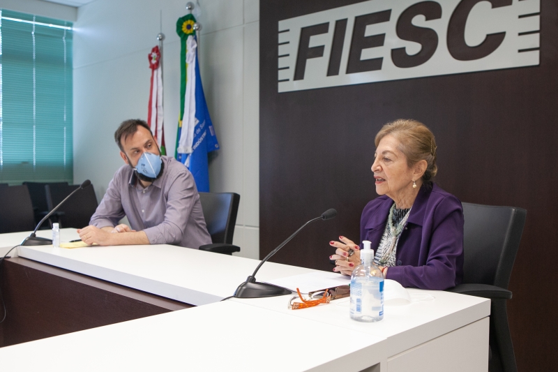 Gabriel Isaacsson, da Apex-Brasil, e Maria Teresa Bustamante, da FIESC (foto: Filipe Scotti)