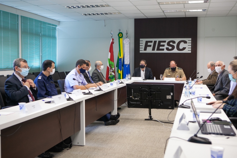 Grupo durante encontro na FIESC, em Florianópolis, na manhã desta quinta-feira, dia 2 (foto: Filipe Scotti)