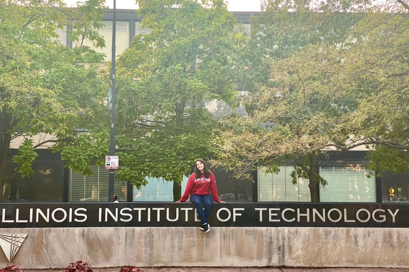 Rafaela Momm Silvano, no Illinois Institute of Technology