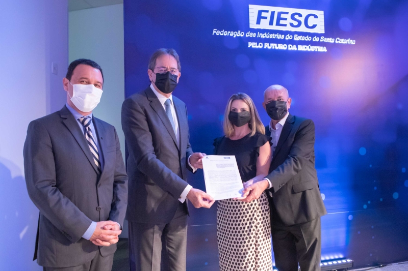 FIESC, SENAI e UDESC firmam parceria para pesquisa e inovação na indústria