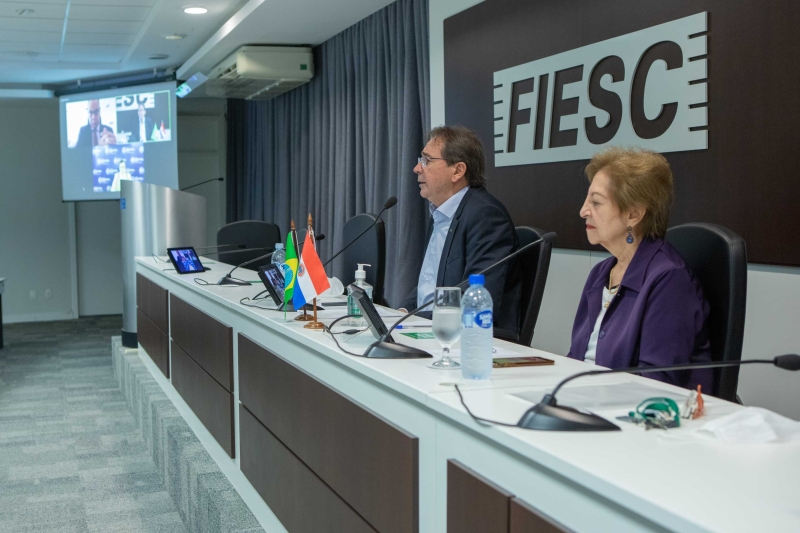 Presidente da FIESC, Mario Cezar de Aguiar, apresentou no encontro as oportunidades competitivas de Santa Catarina. (Foto: Filipe Scotti)