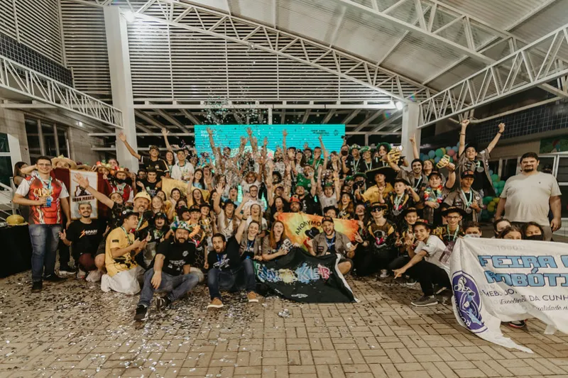 Estudantes de Blumenau vencem etapa regional do Torneio SESI de Robótica FLL