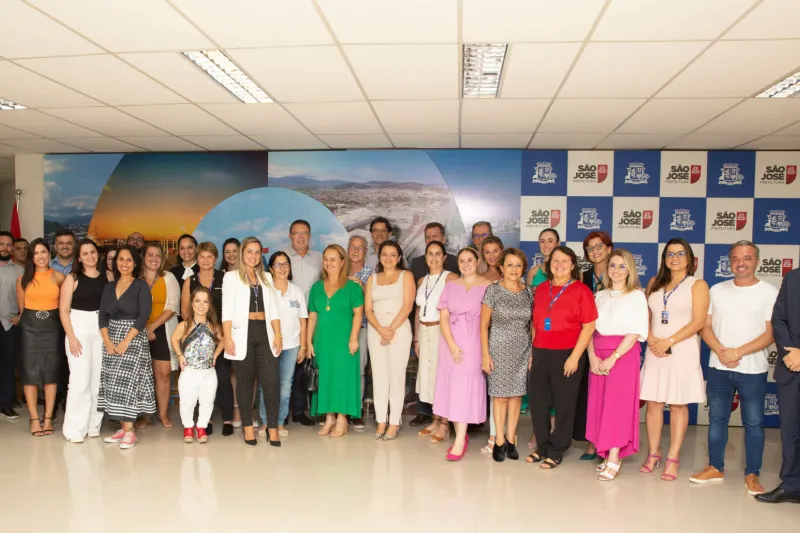 Assinatura do termo ocorreu na prefeitura de São José. Foto: Jeferson Regis/Secom PMSJ