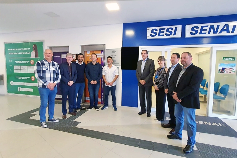 Dirigentes da FIESC, empresários e autoridades municipais participaram da entrega da sede de SESI e SENAI em Braço do Norte (foto: Patrícia Laureano)