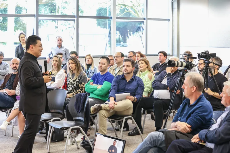Julio Takano ministrou a masterclass do segundo módula da formação. Foto: Roby Gartz