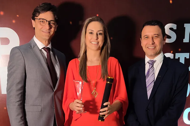 Fabrizio Pereira (d), diretor-regional do SENAI, com os gerentes Adriana Cassol e Luciano Matiazzi. Foto: Divulgação/SENAI