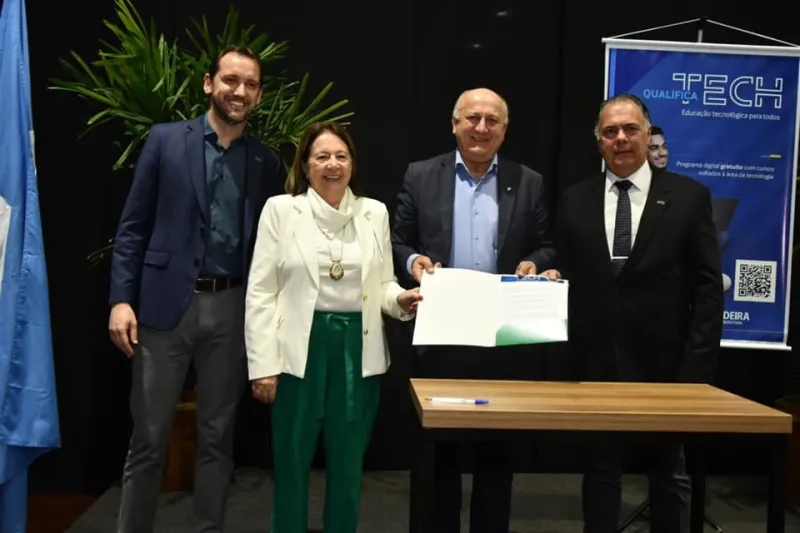 Assinatura de convênio para qualificação profissional