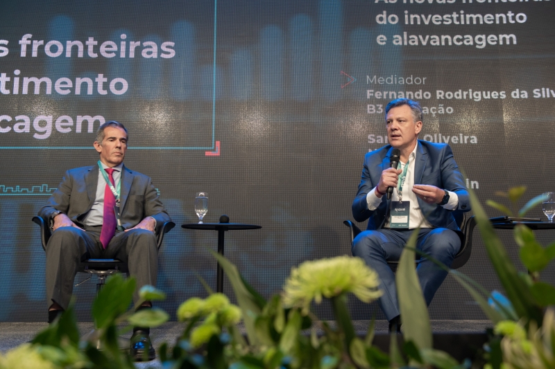 Oliveira (e) e Cargnin discutiram investimento e alavancagem financeira na indústria (foto: Fabricio de Almeida)