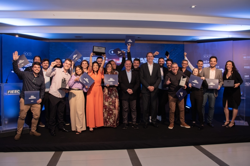Vencedores da edição 2022 do Prêmio FIESC de Jornalismo (foto: Elis Pereira)