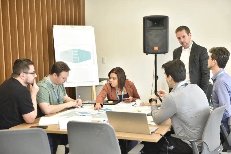 Tiago Grandi orientou os grupos de trabalho na condução as atividade. Foto: Fabricio Almeida