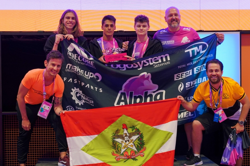 Equipe de robótica do Campus Patrocínio conquista 2º lugar em torneio  internacional