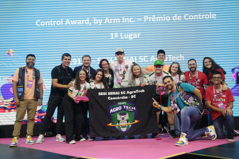 AgroTech, da Escola S de Concórdia, recebe o prêmio de controle da FTC. Foto: Gustavo Moreno/SESI