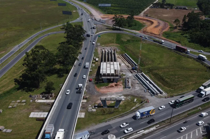 Viaduto no km 7,3 sobre a BR-101