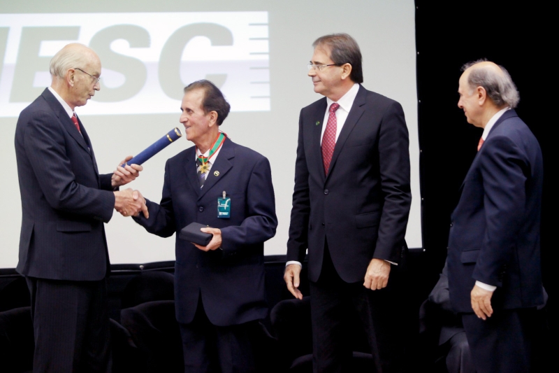 Em 2011, Walgenor Teixeira recebeu a comenda da Ordem do Mérito Industrial de SC, concedida pela FIESC (foto: Fernando Willadino)