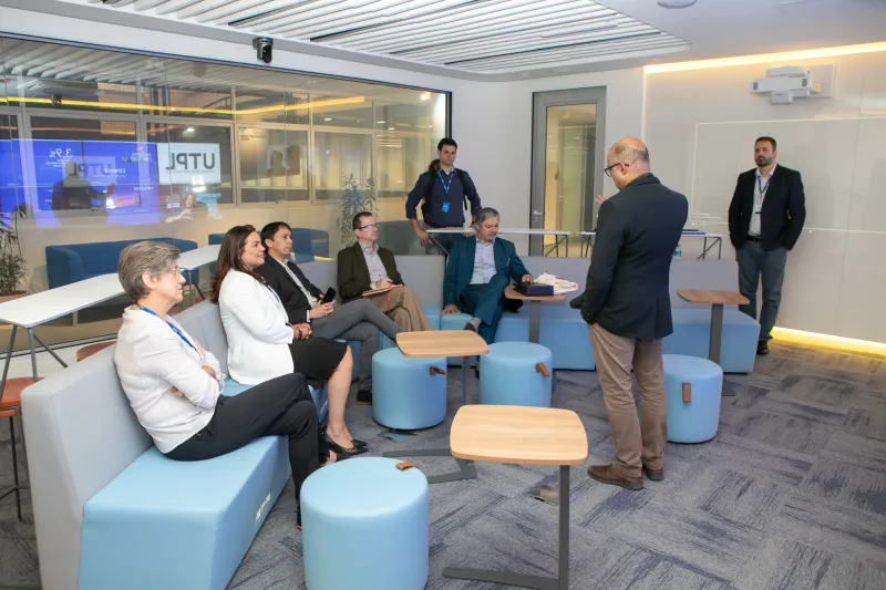 Grupo conheceu o D.Lab, ambiente imersivo de inovação que auxilia nas estratégias da indústria. Foto: Filipe Scotti