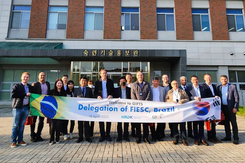 Visita da comitiva ao Global Institute for Transfering Skills (GIFTS), que atua com programas voltados ao desenvolvimento de recursos humanos