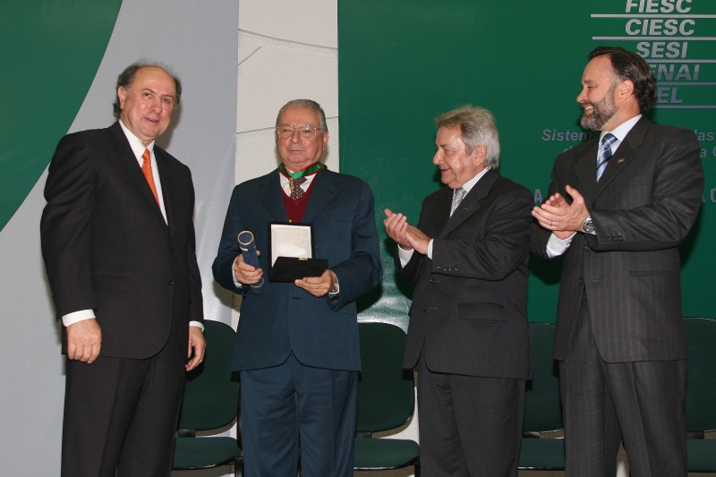 Norberto Cubas da Silva, ao receber a Ordem do Mérito Industrial de SC, condecoração da FIESC, em 2008 (foto: Felipe Christ)