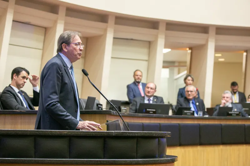 FIESC destaca importância da indústria a parlamentares, na Assembleia