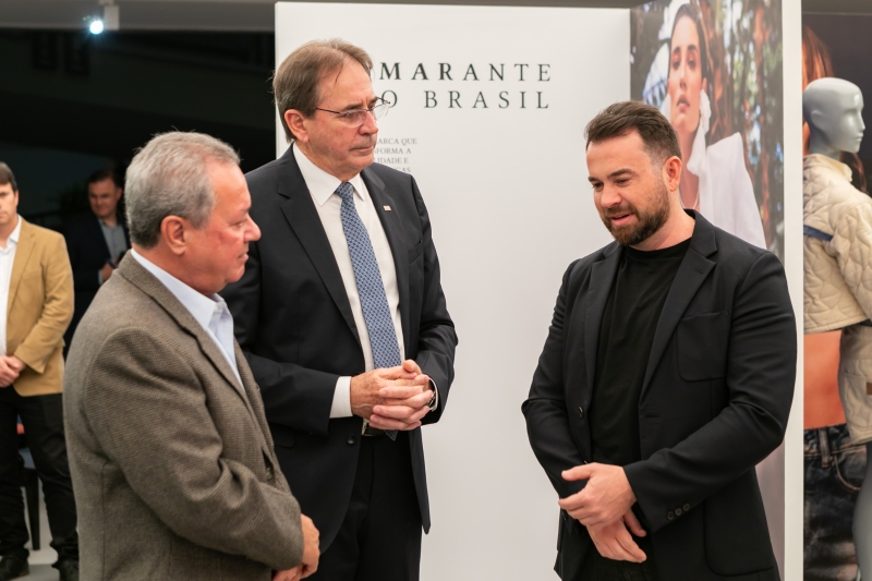 Ricardo Alban - presidente eleito da CNI, Mario Aguiar - presidente da FIESC - e Hugo Olivo - La Moda (foto: Filipe Scotti)