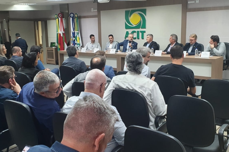 Reunião ocorreu na sede da ACIT. Foto: Divulgação/ACIT