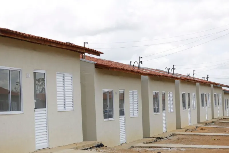 Com promessa de R$ 1,7 tri, PAC foca em moradia, mobilidade urbana e energia