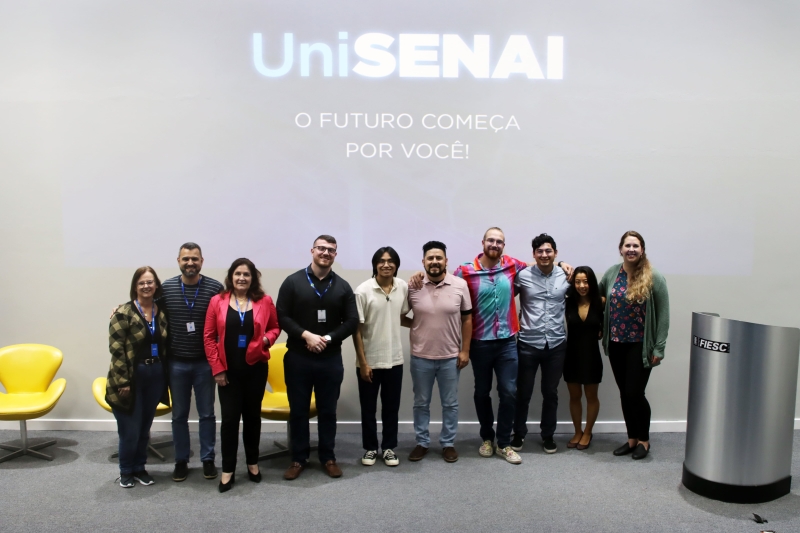 Equipe do UniSENAI e estudantes do Olympic College no campus Florianópolis. Foto: Ellen Ramos