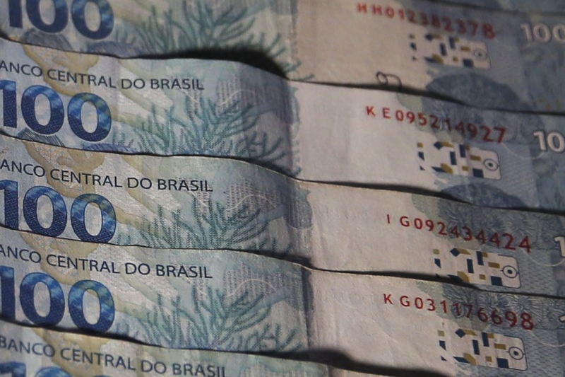 Previsão do mercado financeiro para a cotação do dólar está em R$ 5 para o fim deste ano. Foto: José Cruz / Agência Brasil