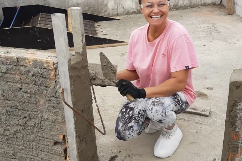 Fernanda quer se matricular em curso para mestre de obras e avançar na formação técnica nesta área