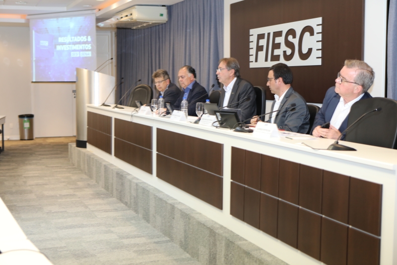 Aos sindicatos industriais, FIESC apresenta balanço de investimentos nas regiões de SC