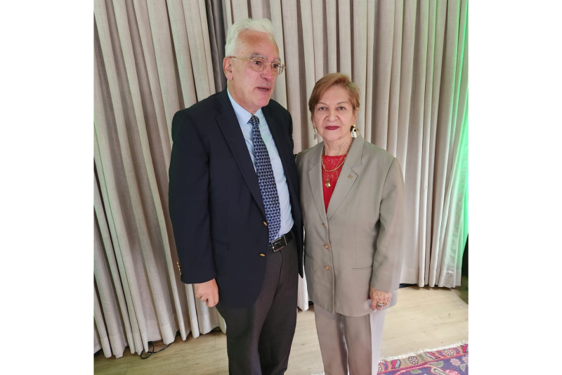 Embaixador Vasilios Philippou e Maria Teresa Bustamante, da FIESC