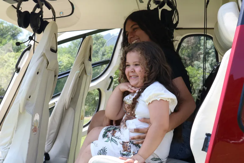 Papai Noel chegou de helicóptero a três pontos de distribuição de presentes. Foto: Jeferson Bertolini