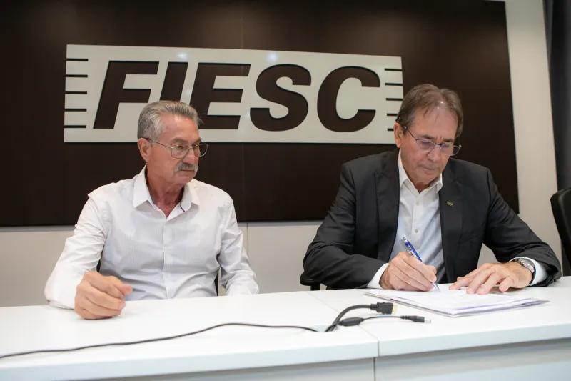 Presidente da FIESC, Mario Cezar de Aguiar, celebra 14° ano de diálogo produtivo