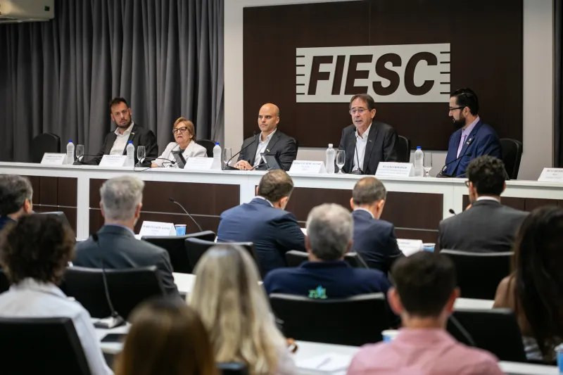 Presidente da FIESC destaca 200 anos de relações comerciais entre Estados Unidos e Brasil em evento na sede, em Florianópolis. (foto: Filipe Scotti)