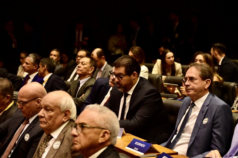 Presidente da FIESC acompanha entrega da Agenda Legislativa em Brasília. (foto: Iano Andrade / CNI)