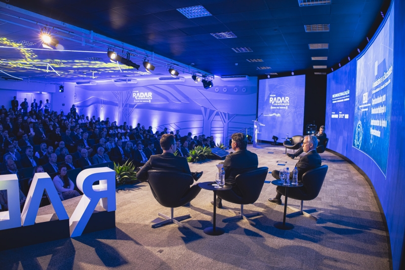 Executivos de grandes empresas trazem suas experiências para o palco do evento na FIESC. (foto: José Somensi)