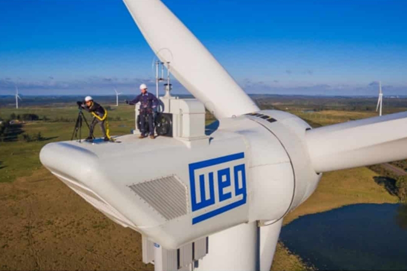 No momento, a empresa está finalizando a fabricação de 72 aerogeradores para o parque eólico de Coxilha Negra, da Eletrobras, no Rio Grande do Sul. Foto: Divulgação/WEG
