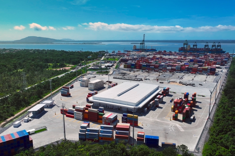 Novo armazém e área de armazenagem do Porto Itapoá ampliam capacidade de movimentação de contêineres. (Foto: Divulgação)