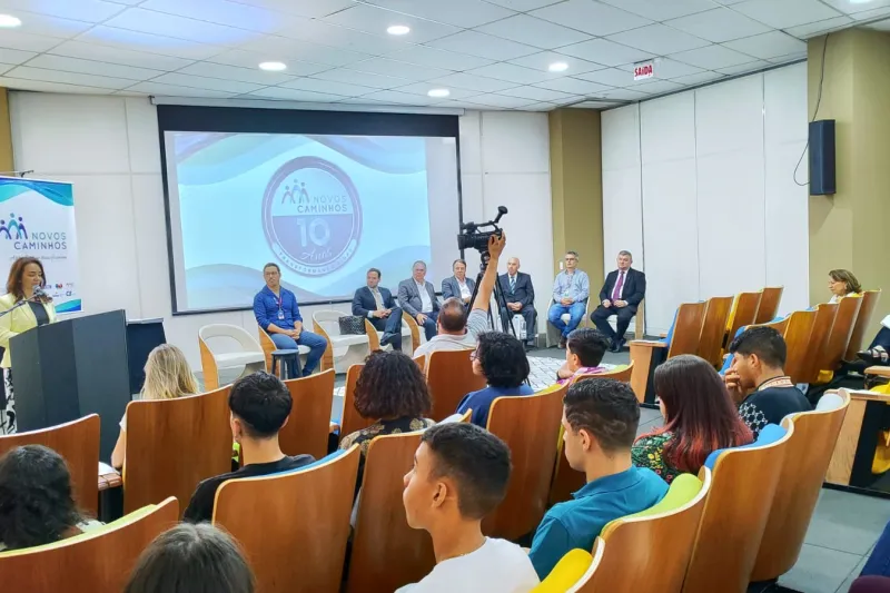 Programa Novos Caminhos entrega homenagens em Caçador