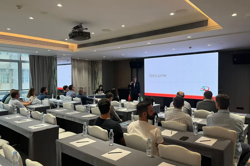 Cônsul do Brasil em Cantão visita grupo em viagem organizada pela FIESC 