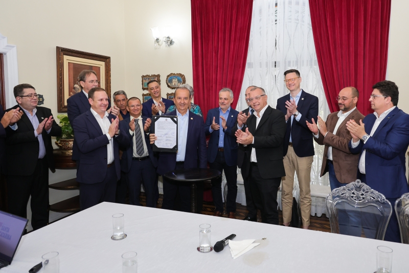 Assinatura de Protocolo de intenções reúne governo, portos e entidades na Casa d'Agronômica 