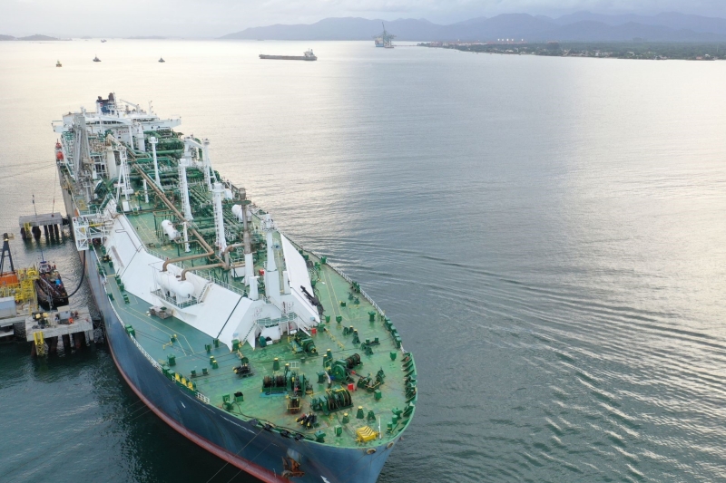 Embarcação tem capacidade de armazenar 138 mil m³ de GNL. (foto: Divulgação)