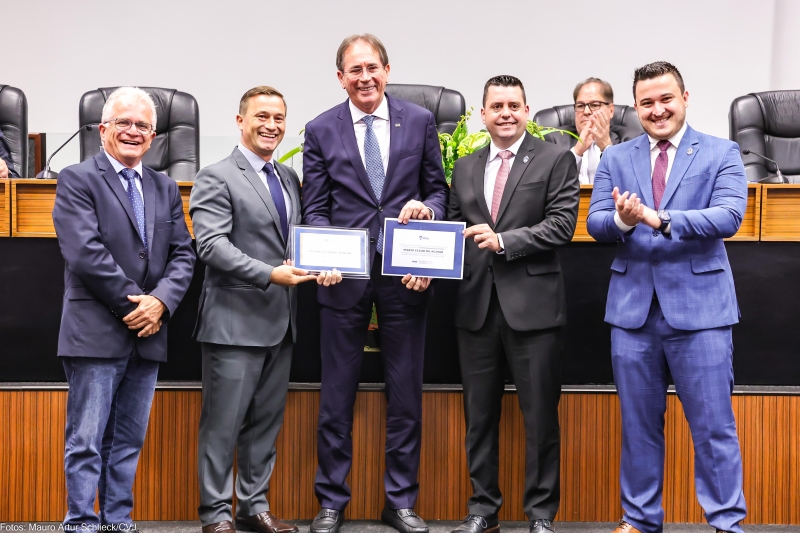 Presidente da FIESC recebe título de Cidadão Benemérito de Joinville