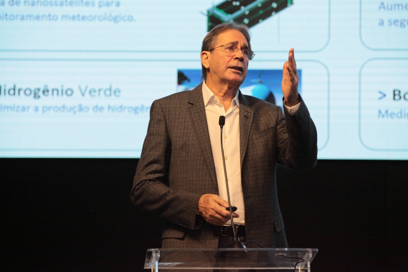 Mario Cezar de Aguiar apresenta indicadores socioeconômicos de Joinville para deputados estaduais (foto: Solon Soares/Alesc) 