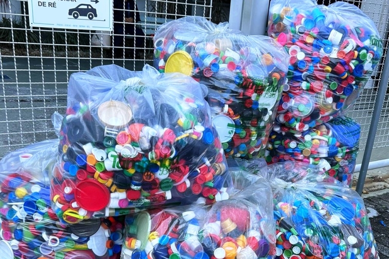 Programa da FIESC e Alcaplás ultrapassa 20 toneladas de tampinhas plásticas recolhidas