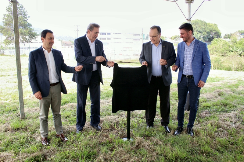 Lançamento da pedra fundamental (foto: Débora Cláudio)